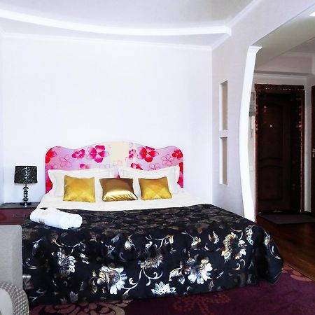 Maximus Apartament Bishkek Bagian luar foto