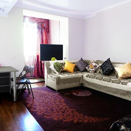 Maximus Apartament Bishkek Bagian luar foto