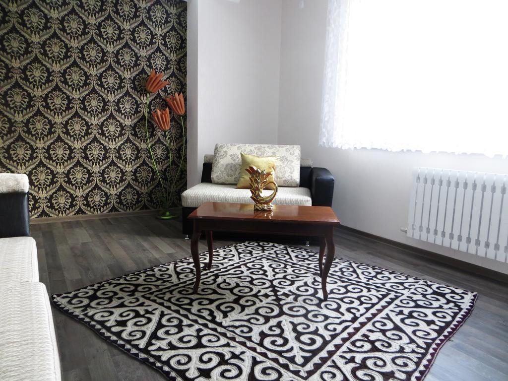 Maximus Apartament Bishkek Bagian luar foto