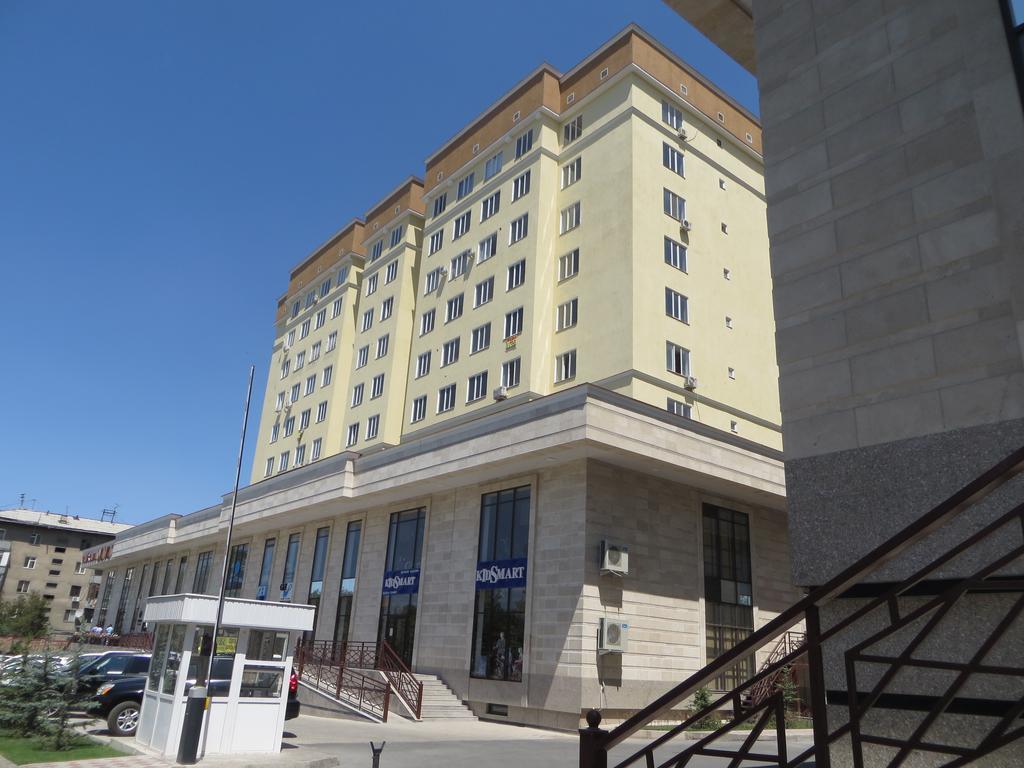 Maximus Apartament Bishkek Bagian luar foto