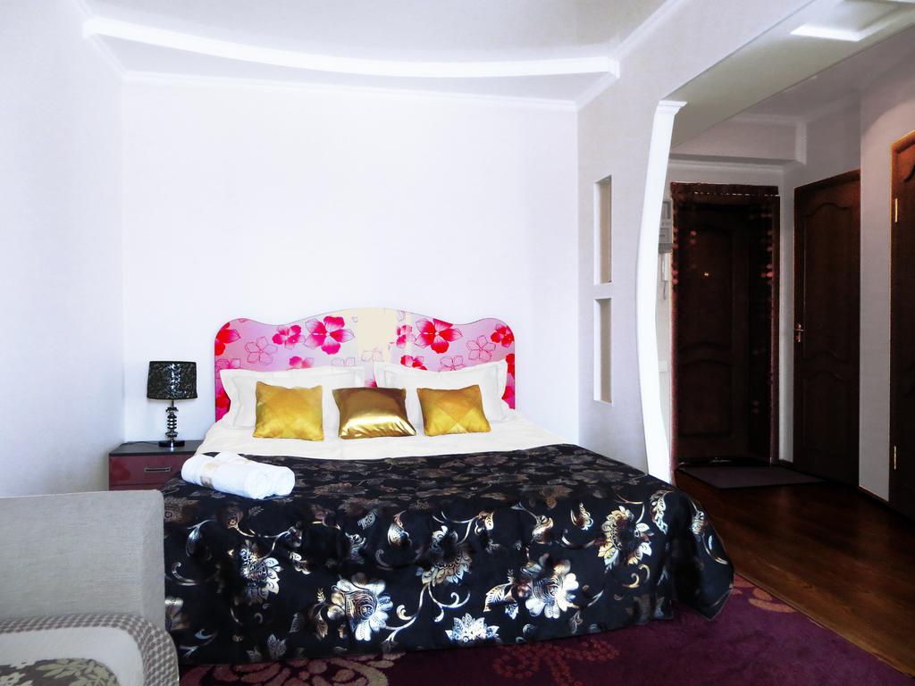 Maximus Apartament Bishkek Bagian luar foto