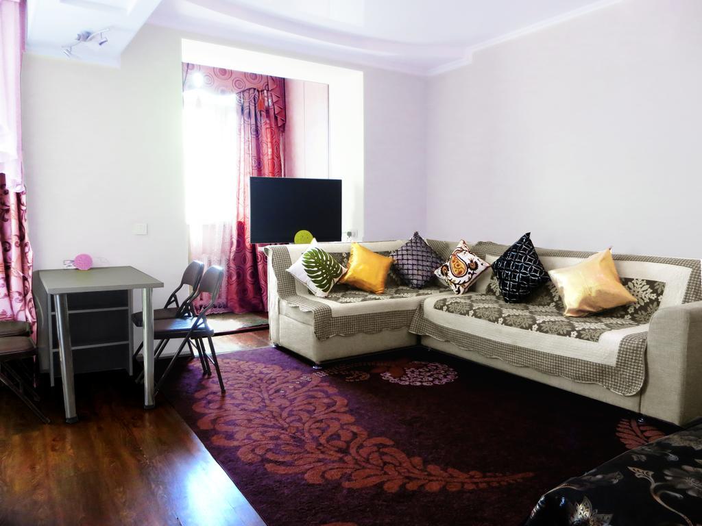 Maximus Apartament Bishkek Bagian luar foto